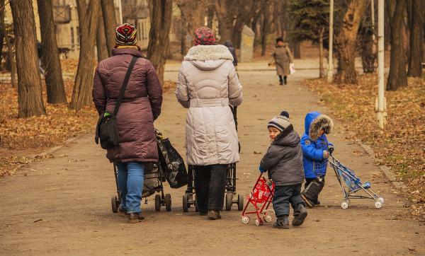 Stay Well Pharmacy Connect Healthy wellbeing health pharmacist winter walking exercise